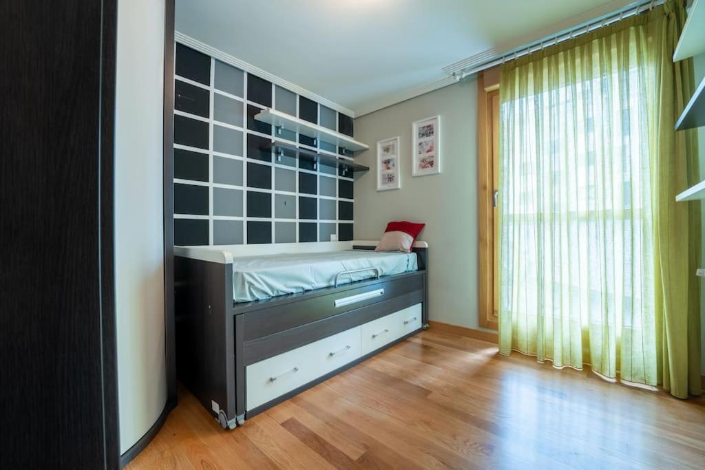 Apartamento En El Corazon De La Ciudad Con Parking Santender Kültér fotó